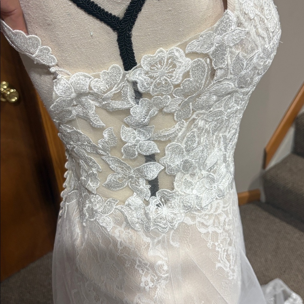Stunning lace wedding dress - Picture 6 of 10